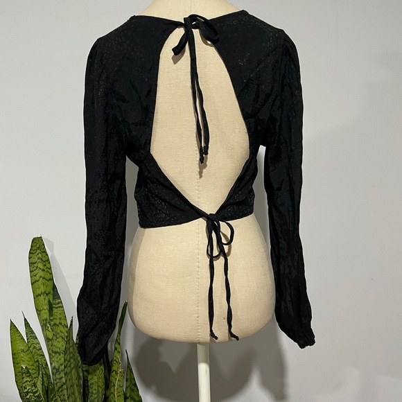 Urban romantic Open back crop long sleeve animal Print top size large - Picture 2 of 12